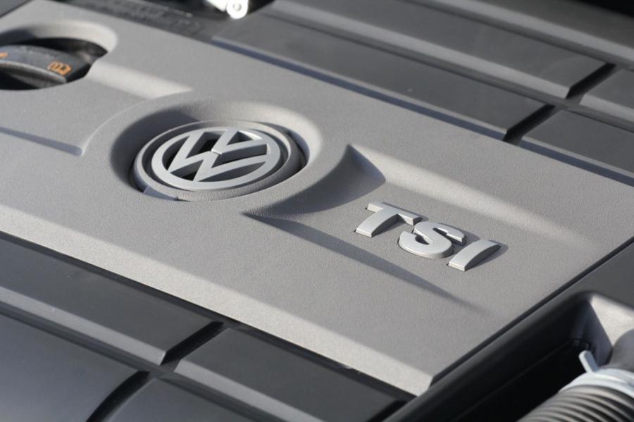  Volkswagen Golf R White Cabriolet 2013 года  (фото 29 из 45)